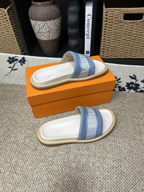 P320💰[New model] Long-term availability, 2025 new model, couple model [LOUlS VUlTTON] comes with drawer box, bag, card, invoice "Louis Vuitton ~ unique modern sandals. 》LV counter purchasing 🏃Men's and women's casual slippers, sold at the same time at the counter, the original old flower material upper is soft and comfortable, (refuses to discolor and rub the feet) sole: original factory special combination original sole, code number: 35--46 4 multiple colors 🉑️ to choose from